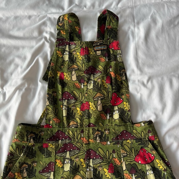 Run & Fly x Katie Abey Mushroom Boys Pinafore Overall - Picture 3 of 4